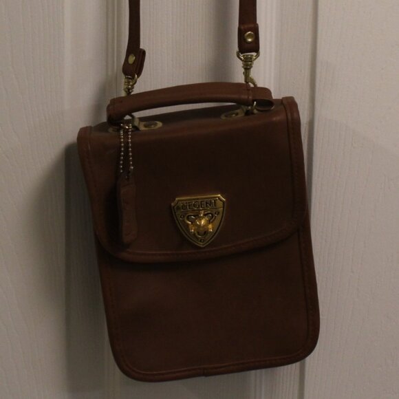 Purse  -002 - Picture 1 of 2